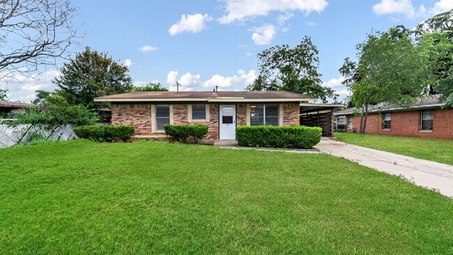 Building Photo - 218 E Villaret Blvd