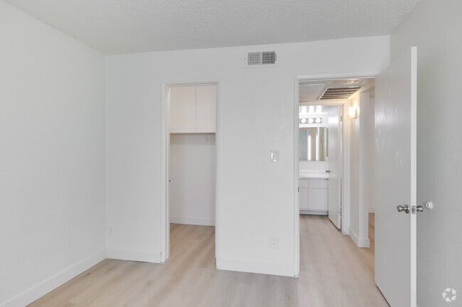 1BR, 1BA - 540SF - Bedroom - San Rivello