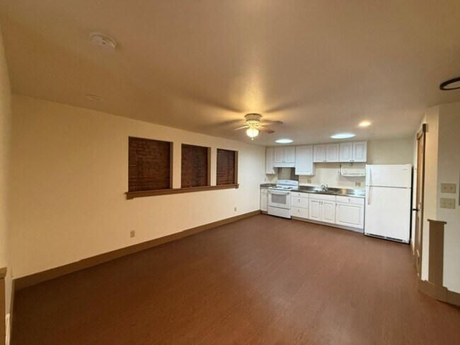 Photo - 9996 - Procurement Properties Unit 661 Virginia Ave, Apt. #10