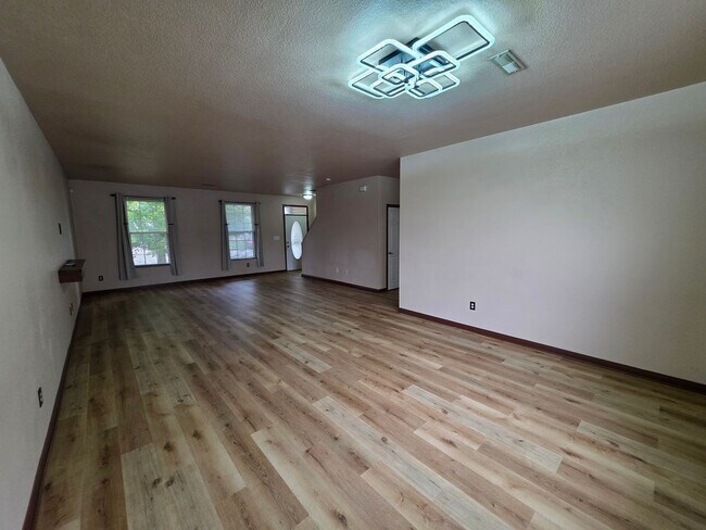 1816 Ernest Ct