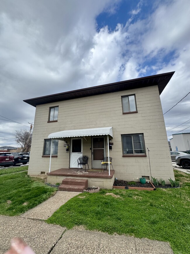 Photo - 327 1/2 2nd Ave