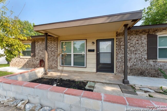 Photo - 626 Aviation Ave