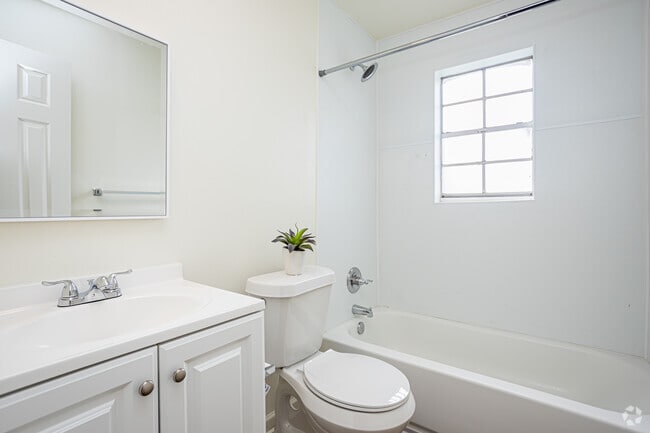 2BR, 2BA - 1,020SF