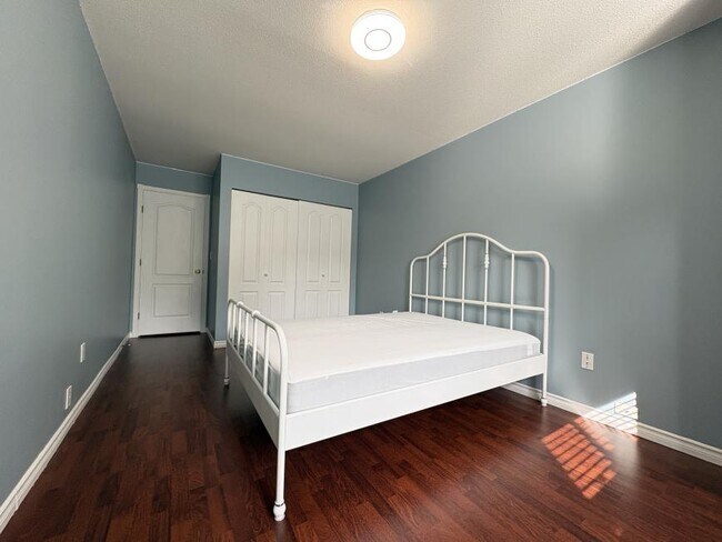 Photo - 3 bedroom in Coquitlam BC V3E 3B2