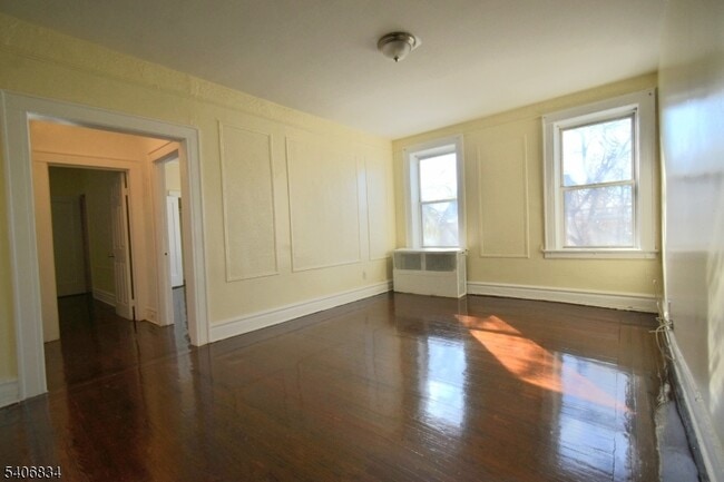 Building Photo - 148 Chancellor Ave Unit B2