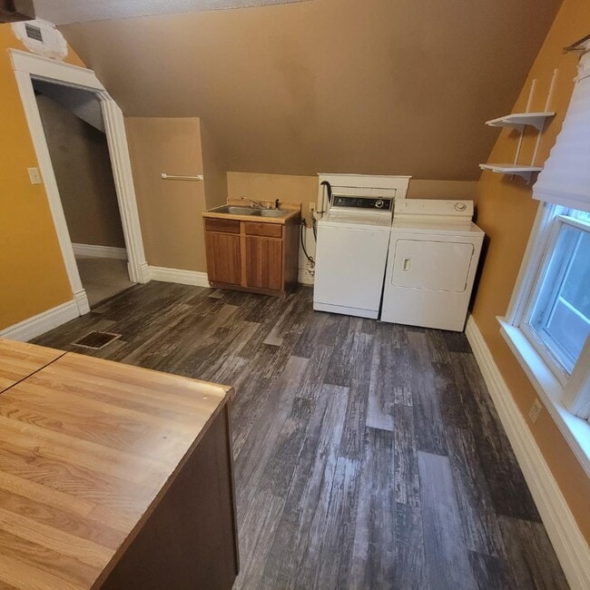 Photo - 825 Madison St