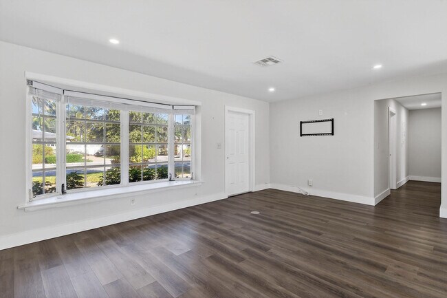 Photo - 122 Arlington Pl