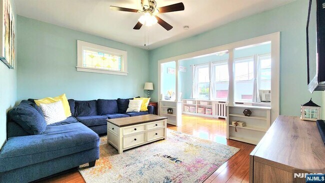 Photo - 11 Banta Ave