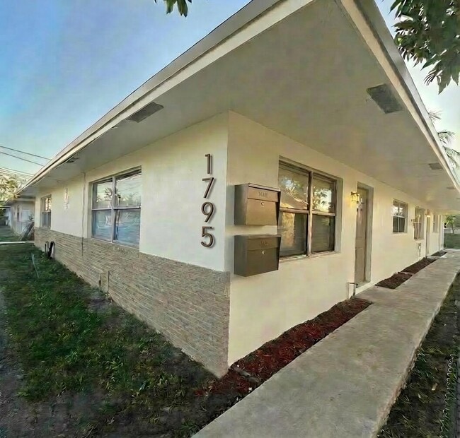 Building Photo - 1795 NW 55th Ave Unit Apt 3