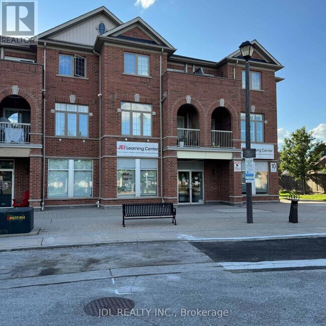 Photo - 10 Greensborough Village Cir