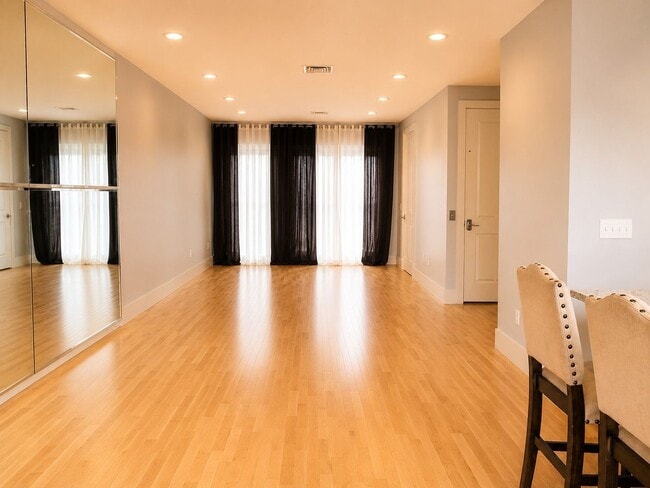 Photo - Luxury townhouse with private elevator & river views