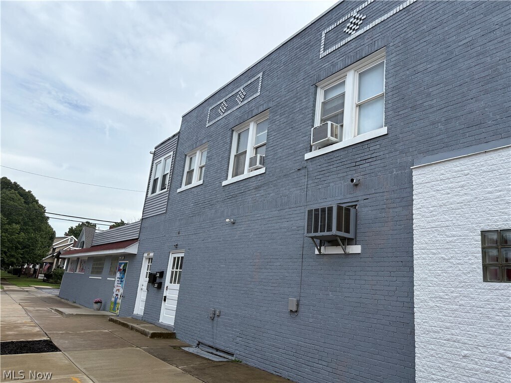 Photo - 445 E 200th St