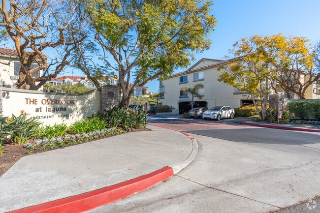 Entrance - Elan Overlook Laguna Apartments