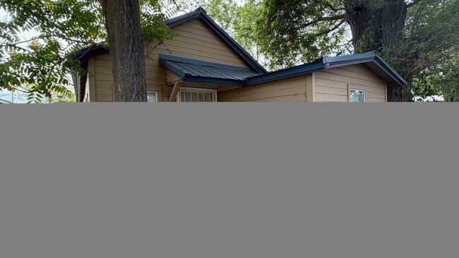 Photo - 905 N 2nd St