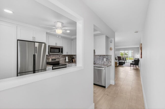 Photo - 2054 Exeter C