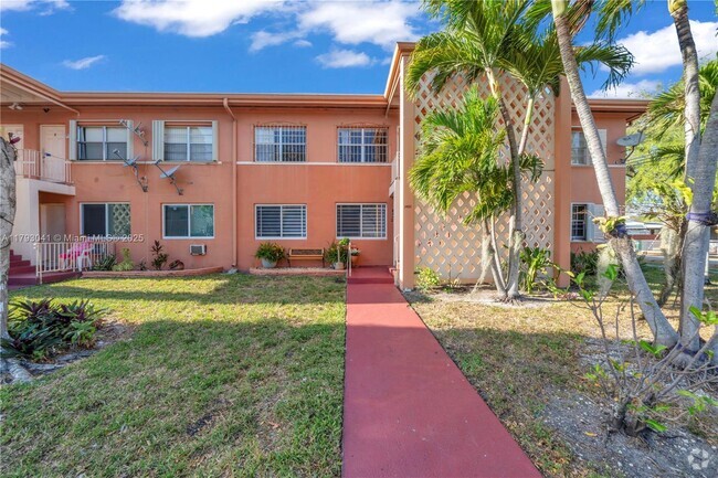 Building Photo - 3401 SW 10th St Unit 2B Rental