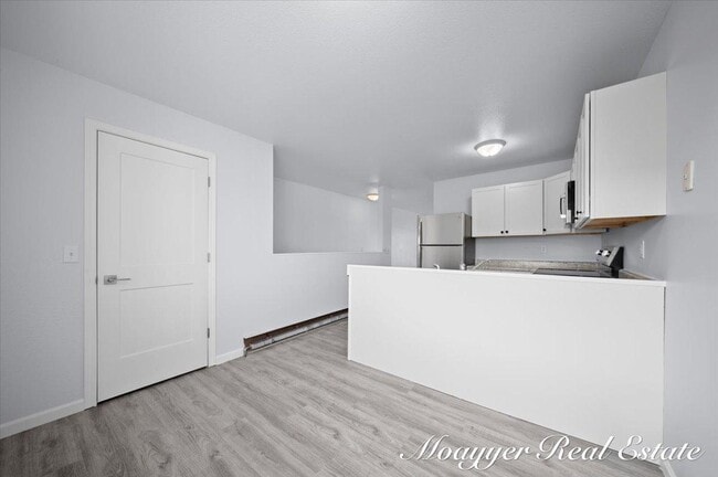 Photo - 1041 Abbey Ct