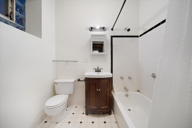 Photo - 4000 N Southport Ave Unit 2N