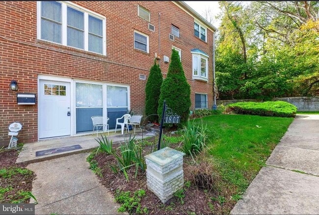1807 Addison Rd S