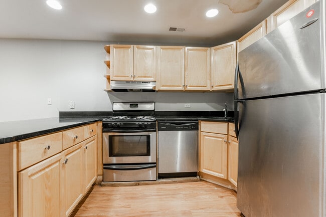 Photo - 3216 N Racine Ave Unit G