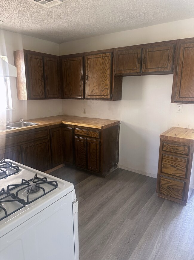 Photo - 1106 S High School St