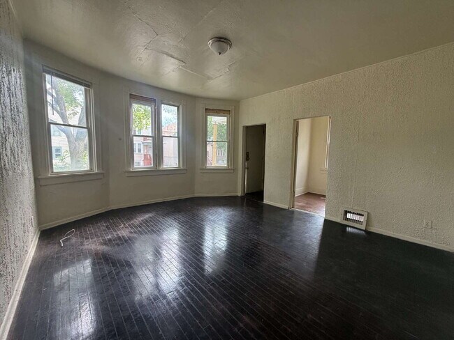 Photo - 1 Bedroom, 1 Bath Lower-Front Unit Unit 1 Lower