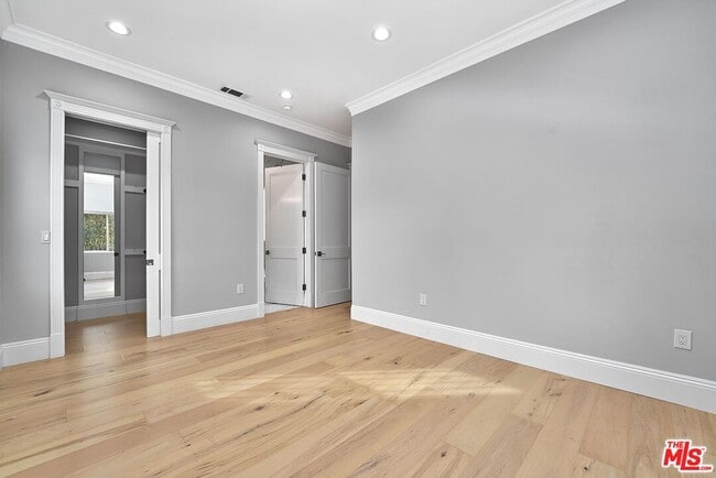 Photo - 1002 S Windsor Blvd