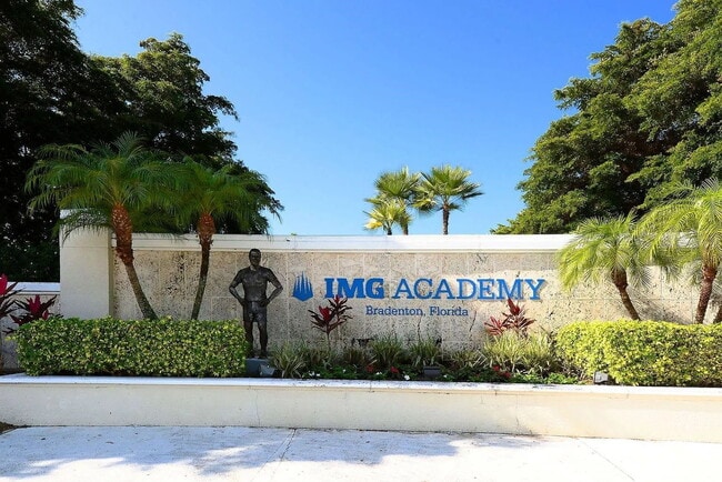 Building Photo - "Charming 2-Bed, 2-Bath Condo Oasis in Bradenton's Heart!" Unit 107