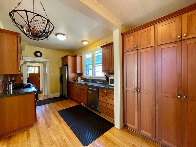 Photo - Lovely NE  3 Bed 2 Bath - King Neighborhood - A/C, Garage and Location!