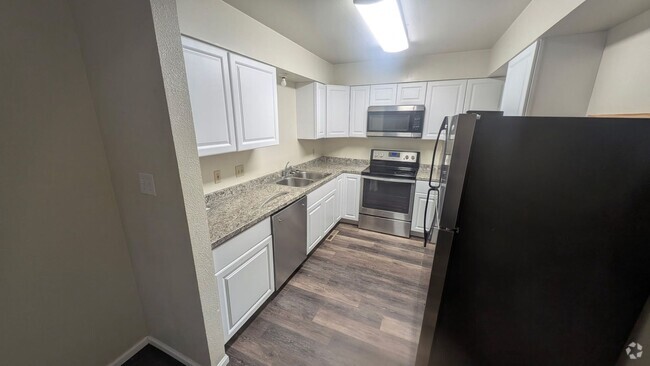 Building Photo - 226 Waverly Ave Unit Upstairs Rental