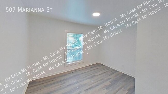 Photo - 507 Marianna St
