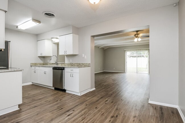 Photo - 999 Tomes Ct Casa