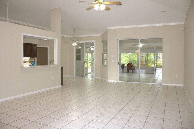 Photo - 3/2/3 Spring Hill Home