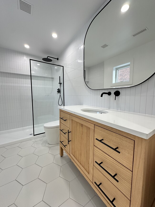 Building Photo - 1285 W 67th St Unit 1 Rental