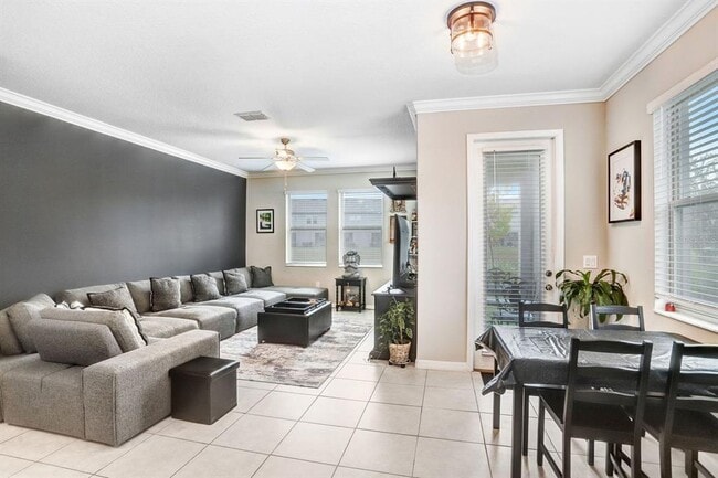 Photo - 31886 Blue Passing Loop