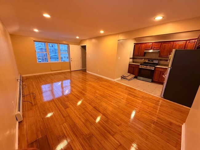 Building Photo - 10325 169th St Unit 2FL