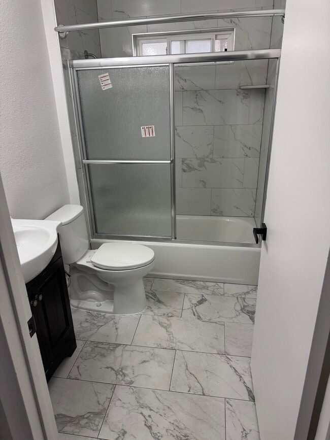 Photo - 583 W 16th St