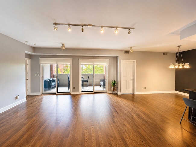 437 W North Ave