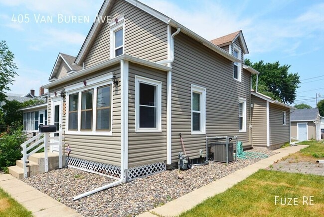 Building Photo - 405 Van Buren Ave Rental