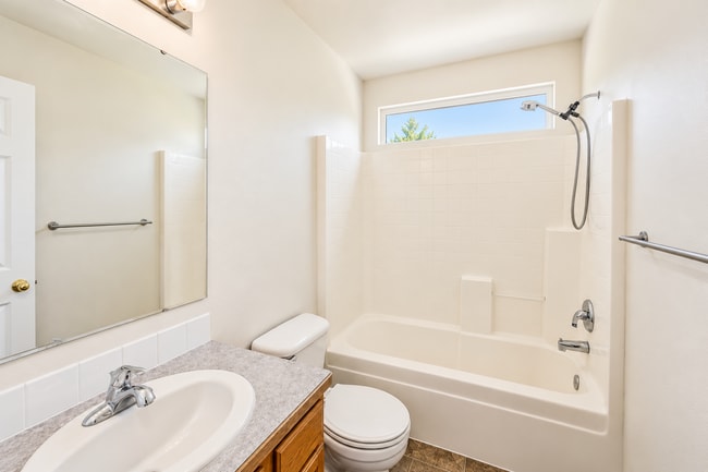 3 Bed / 2 Bath Home on Quiet Cul-de-Sac