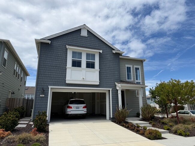 Building Photo - Modern Coastal Living at The Dunes – Spacious 3 Bed + Loft + Office