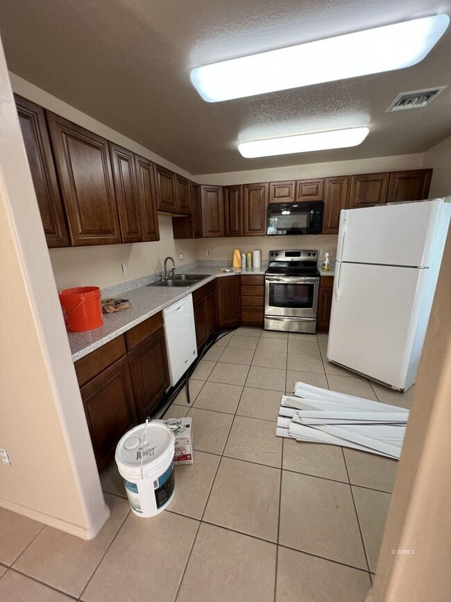 Photo - 706 W 4th St