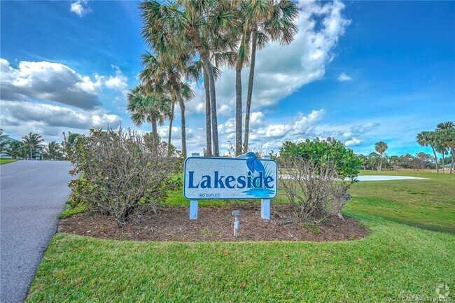 Building Photo - 5537 NE Gulfstream Way Unit 5537 Rental
