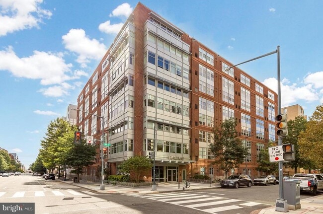 Building Photo - 1300 N St NW Unit 802