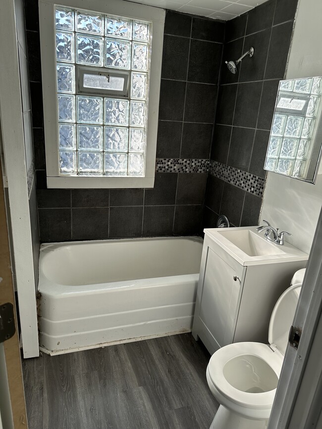 Photo - 1225 W 108th St