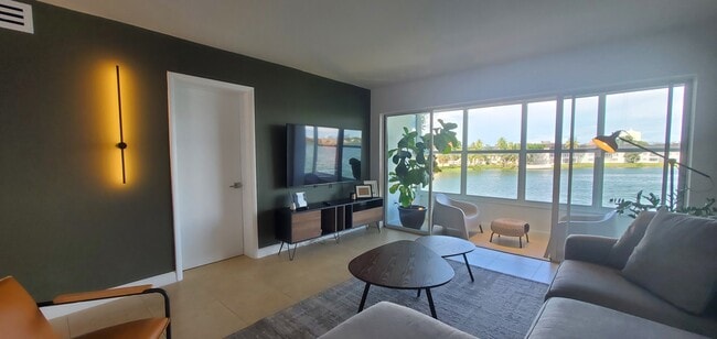 Photo - 18901 NE 14th Ave Unit 207