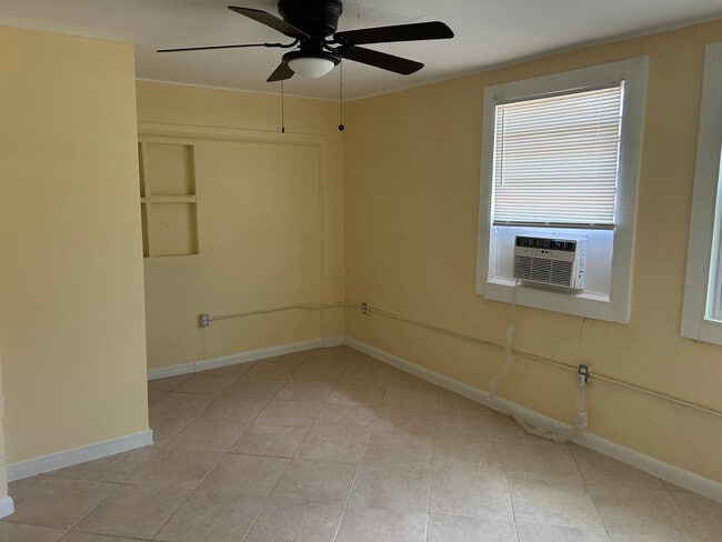 Photo - 371 Banyan Ave