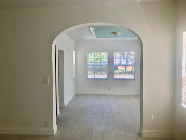 Photo - 407 S Lakeside Dr