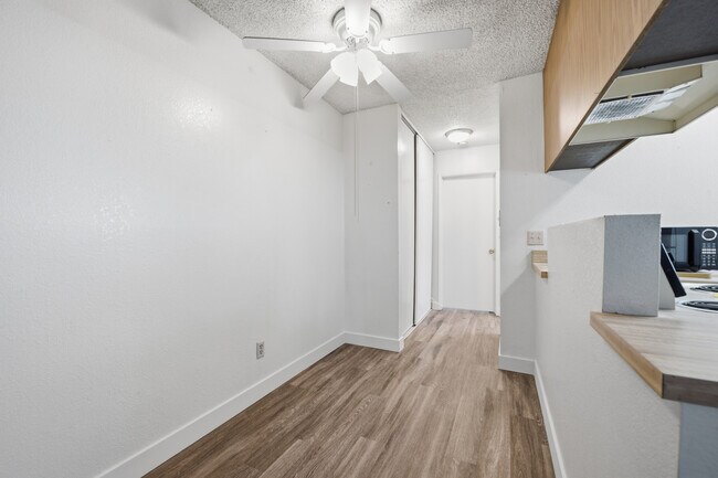 Casa De Oro Senior Apartments