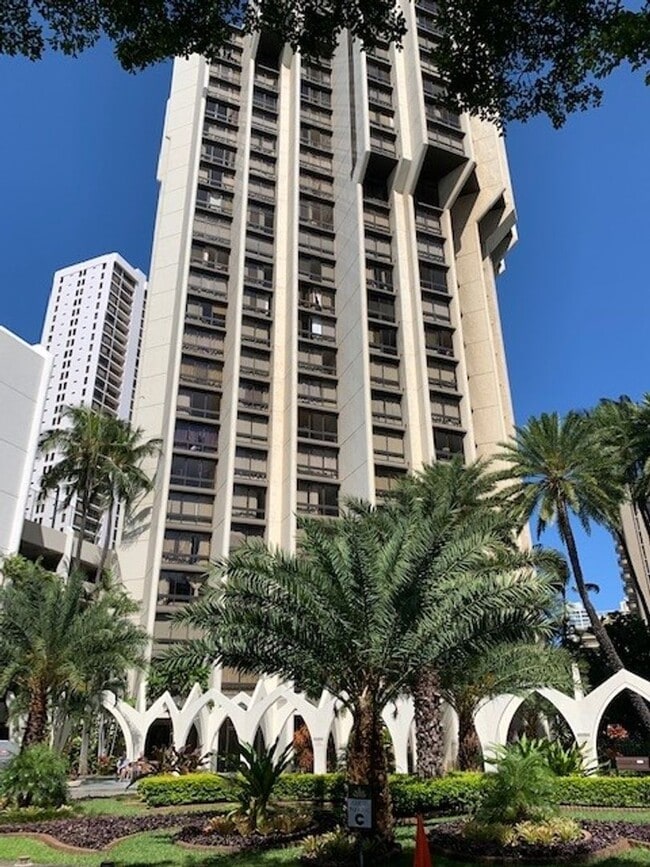 Building Photo - Available now: A studio 1 bath at Liliuokalani Gardens Unit 1808